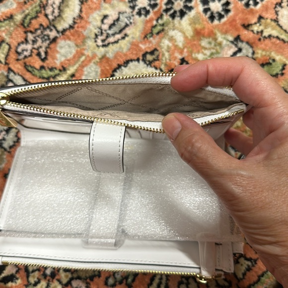 NWOT Michael Kors Wallet - Picture 5 of 7
